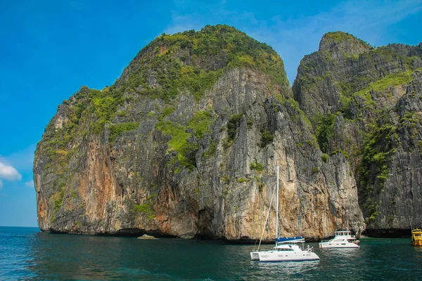 Maya Bay no arquipélago Phi Phi na Tailândia — Fotografia de Stock