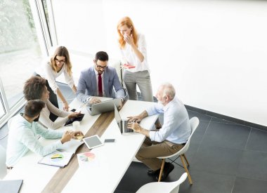 İş yerinizde modern ofis iş takım