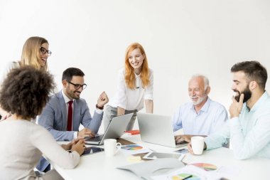 İş yerinizde modern ofis iş takım