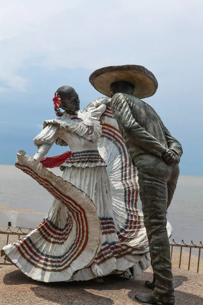 Άγαλμα Vallarta χορευτές σε Puerto Vallarta, Μεξικό — Φωτογραφία Αρχείου