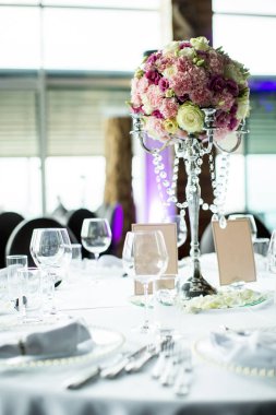 Çiçekli düğün süsü.