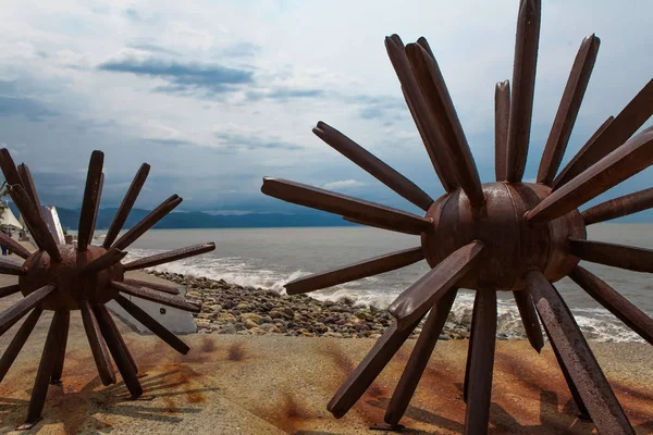 Dos estatuas de erizos de mar en Puerto Vallarta en México —  Fotos de Stock