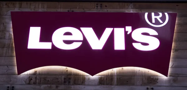 Levi's の店舗看板 — ストック写真