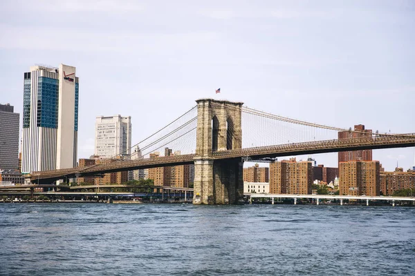 Brooklyn Bridge in New York stad — Stockfoto