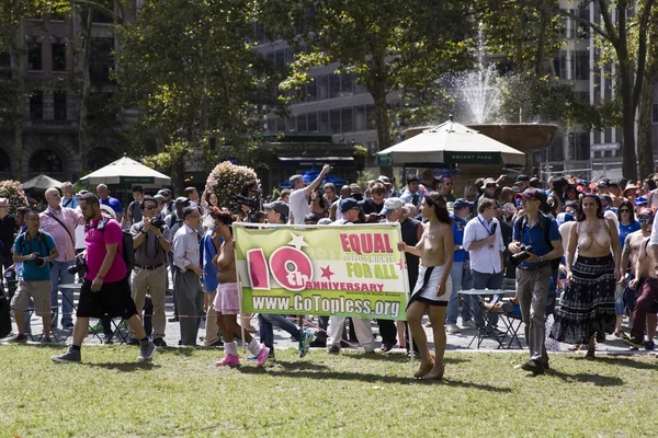 The Annual GoTopless Day Parade in Bryant Park, New York City — Stock Photo, Image
