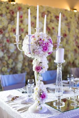 Lüks düğün masa dekorasyonu manzaraya kadar kapatın