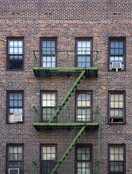 Stary budynek mieszkalny Manhattan — Zdjęcie stockowe