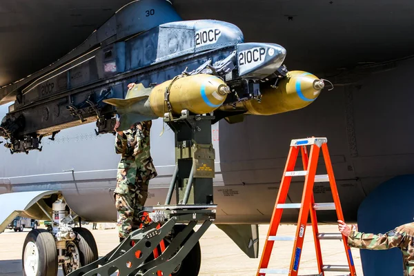 Loading bombs on B-52 bomber — Stock Photo, Image