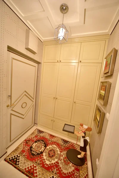 Hall de entrada en un apartamento de lujo —  Fotos de Stock