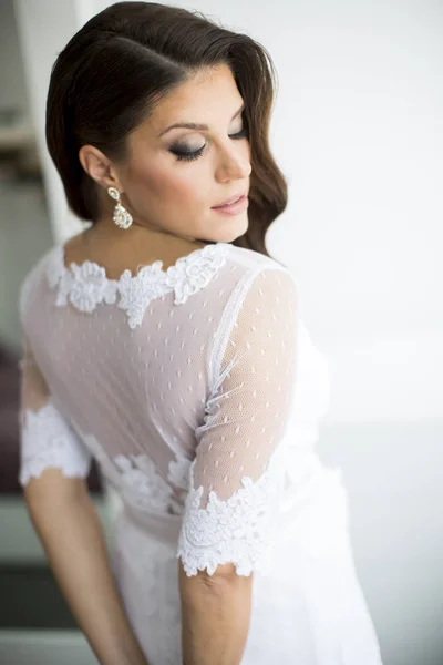 Noiva em vestido branco — Fotografia de Stock