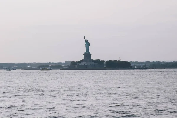Статуя Свободы, Нью-Йорк, Сша — стоковое фото