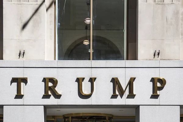 Edificio Trump en la ciudad de Nueva York — Foto de Stock