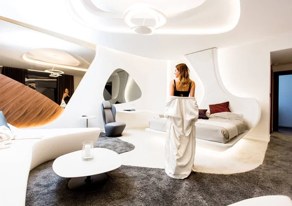 Young woman posing in modern bedroom — Stock Photo, Image