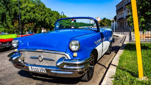 Vintage cars ni Havana, Kuba — Stock fotografie