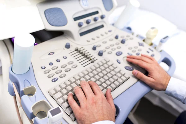 Doctor working on ultrasounds keyboard — Stock Photo, Image