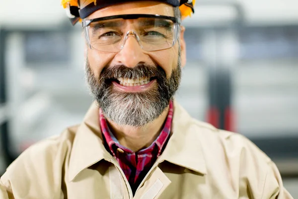 Portrait of middle-aged engineer in factory — Stock Photo, Image