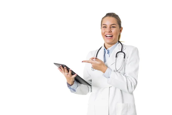 Doctora bastante joven con tableta digital — Foto de Stock