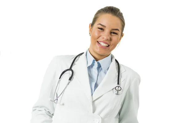 Muito jovem médico feminino no fundo branco — Fotografia de Stock