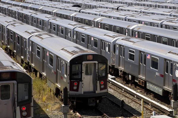 Depósito de metro de New York City Transit en Queens, Nueva York — Foto de Stock