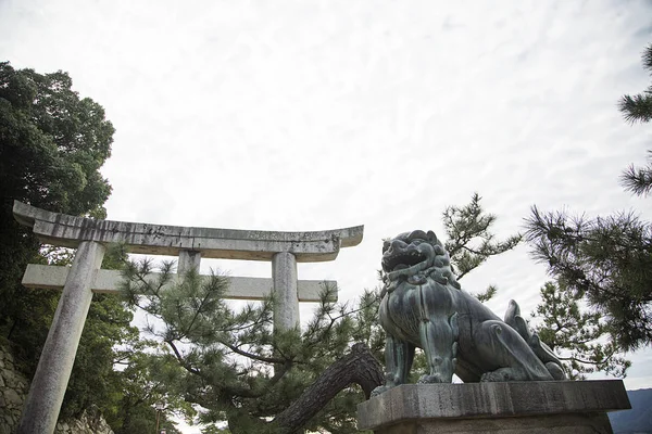 Wächterlöwenstatue Komainu auf der Insel Miyajima — Stockfoto