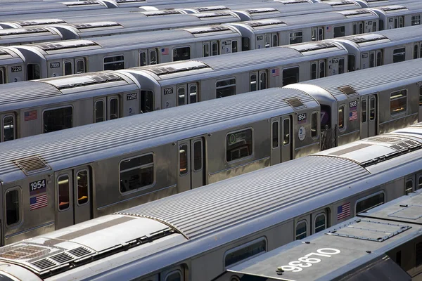 Depósito de metro de New York City Transit en Queens, Nueva York — Foto de Stock