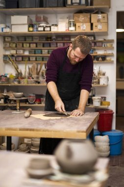 Cllose bakış yetenekli Master kil iş parçaları için yeni kreasyonlar hazırlanıyor