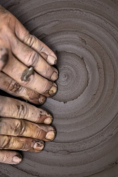 Primo Piano Vista Dettaglio Artista Ceramica Argilla Una Ruota Rotazione — Foto Stock