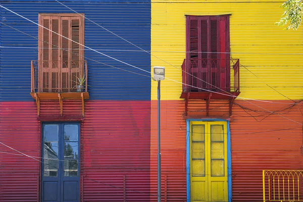 Красочный фасад от Caminito в Ла-Бока, Буэнос-Айрес, Аржентин — стоковое фото