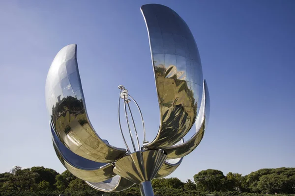 Floralis Generica Monument in Buenos Aires, Argentina — Stock Photo, Image