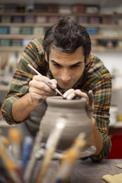Young Man Making Decorating Pottery Workshop — Stock Photo, Image