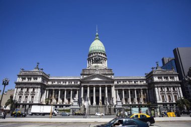 Buenos Aires, Arjantin - 19 Ocak 2018: Buenos Aires Arjantin Ulusal Kongre Sarayı önünde Unindentified insanlar. Bu neoklasik binada 1906 yılında açıldı.