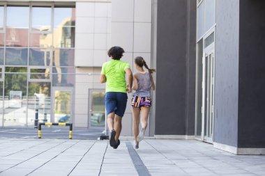 Arkadan Görünüm açık çalışan çift