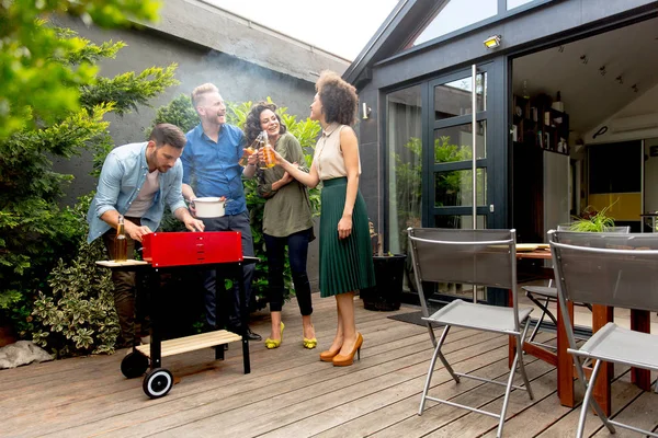 View Happy Friends Grilling Food Enjoying Barbecue Party Outdoors — Stock Photo, Image