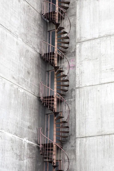 Detalle Cerca Escalera Incendios Edificio Urbano Hormigón —  Fotos de Stock