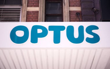 Sydney, Avustralya - 12 Şubat 2015: Sidney, Avustralya Optus deposunun ayrıntı. İkinci en büyük telekomünikasyon şirketi Avustralya Optus olduğunu