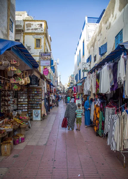 Essaouira Marokko September 2014 Unindentified Mensen Straat Van Essaouira Marokko — Stockfoto