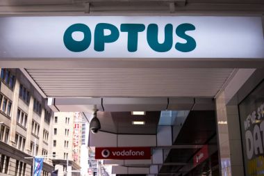 Sydney, Avustralya - 12 Şubat 2015: Sidney, Avustralya Optus deposunun ayrıntı. İkinci en büyük telekomünikasyon şirketi Avustralya Optus olduğunu