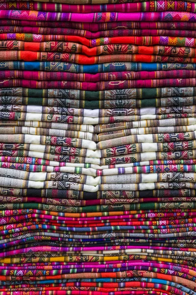 Kolorowe Tradycyjne Tkaniny Boliwii Rynku Copacabana Boliwia — Zdjęcie stockowe