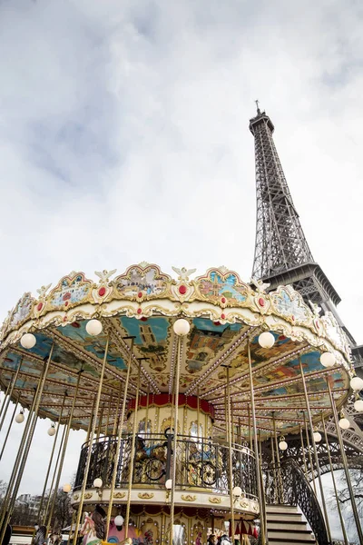 法国巴黎埃菲尔铁塔的老式旋转木马细节 — 图库照片