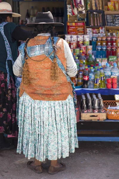 Copacabana Bolivia Januari 2018 Unindentified Vrouw Straat Van Copacabana Bolivia — Stockfoto