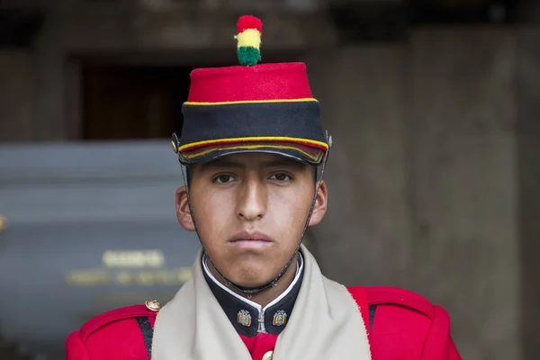Paz Bolivia Stycznia 2018 Niezidentyfikowany Żołnierz Mauzoleum Marszałka Andres Santa — Zdjęcie stockowe