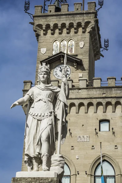 Bekijken Van Vrijheidsbeeld Voor Publiek Paleis San Marino — Stockfoto