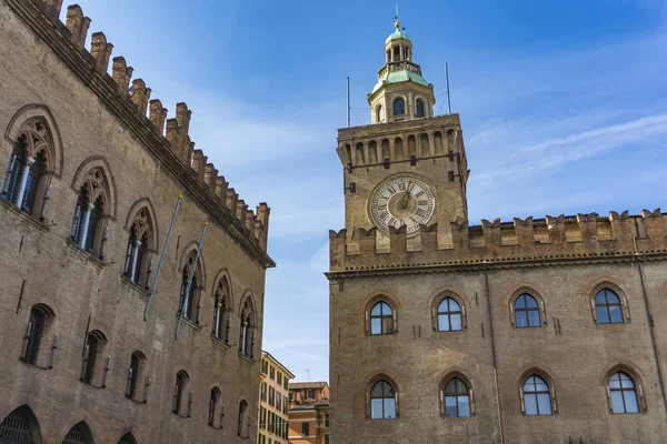 볼로냐에 Comunale에 시계탑에 이탈리아 — 스톡 사진
