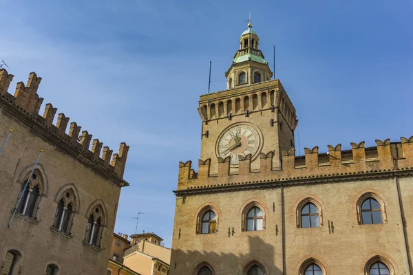 볼로냐에 Comunale에 시계탑에 이탈리아 — 스톡 사진