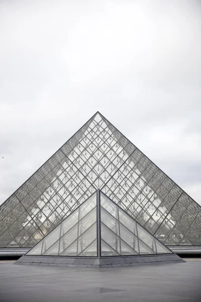 Paris Frankreich Januar 2018 Blick Auf Die Lamellenpyramide Paris Frankreich — Stockfoto