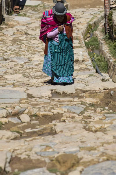 Copacabana Bolivia Enero 2018 Mujer Identificada Calle Copacabana Bolivia Copacabana — Foto de Stock