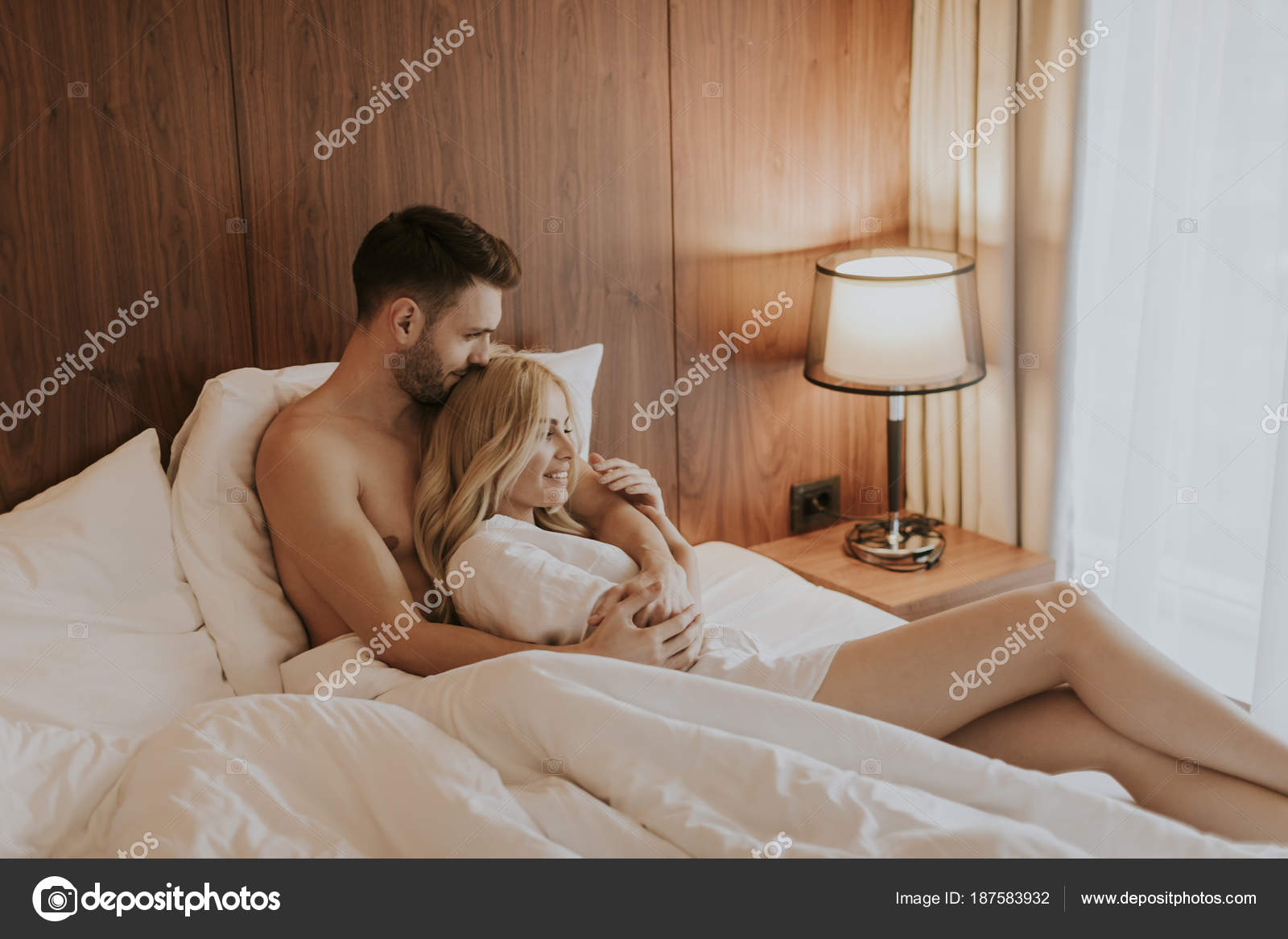 Porno sikk ustida otiradi