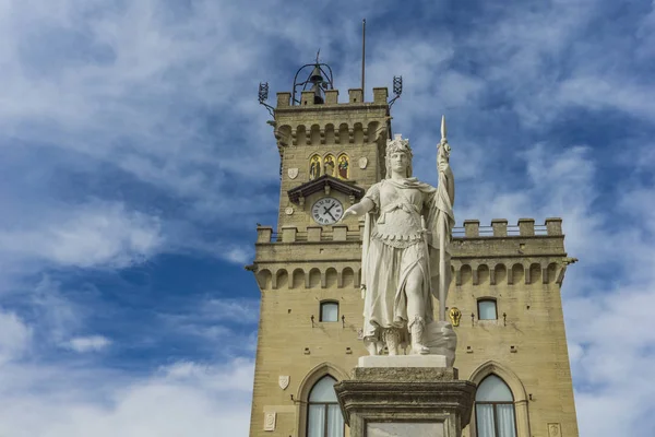 Veduta Sulla Statua Della Libertà Davanti Palazzo Pubblico San Marino — Foto Stock