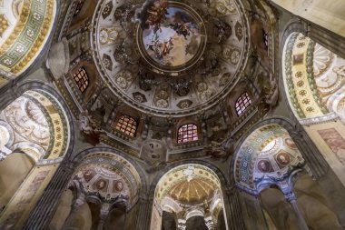 Ravenna, İtalya - 16 Şubat 2018: Basilica San Vitale Ravenna, İtalya'nın iç detay. Bu erken Christian Byzantine sanat ve mimari en önemli örneklerinden biri