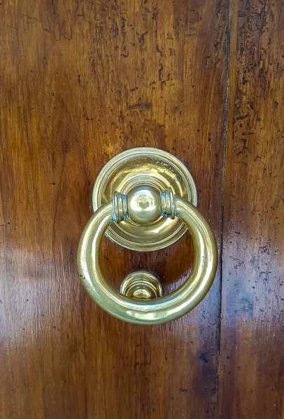 View Old Vintage Metal Door Knocker — Stock Photo, Image